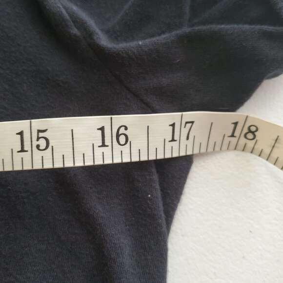 KISS Tshirt‎ Small Black Graphic Print Short Sleeve Rock & Roll Music Band Tee - Picture 4 of 7